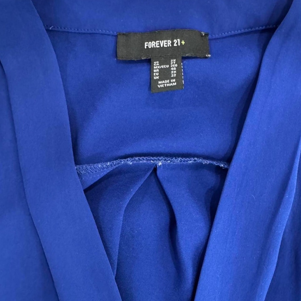 Forever 21 Plus Size 2X Royal Blue Sleeveless V-Neck Blouse - Picture 3 of 6